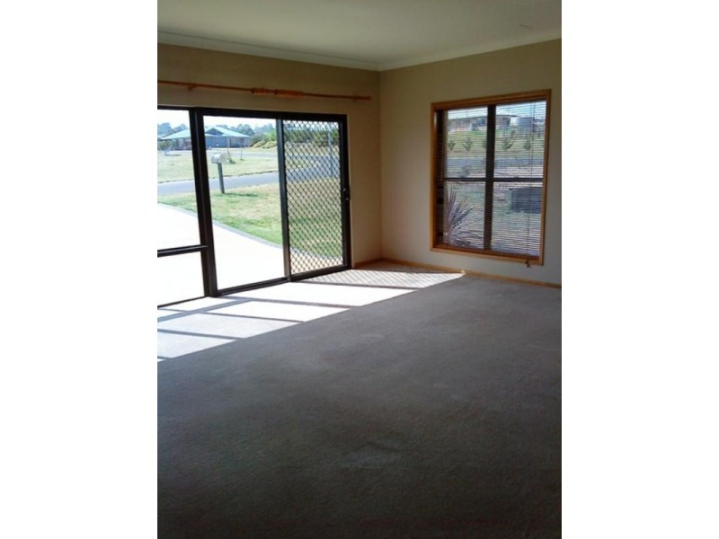 5 Mercedes Drive, Highfields QLD 4352