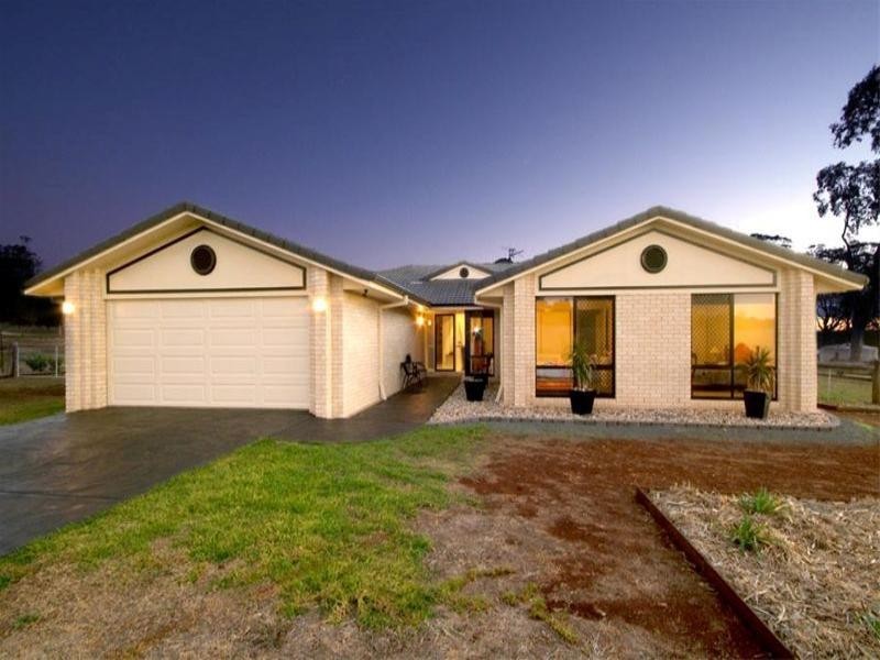 3 Mercedes Drive, Highfields QLD 4352