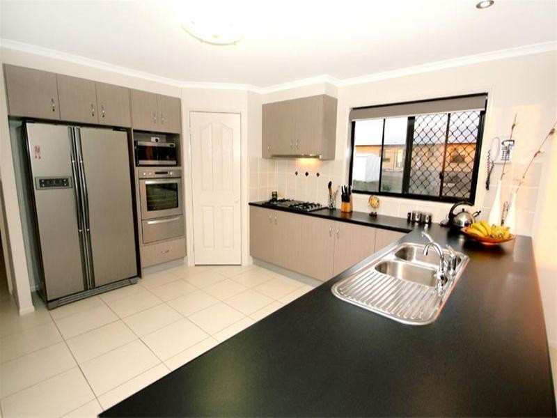 3 Mercedes Drive, Highfields QLD 4352