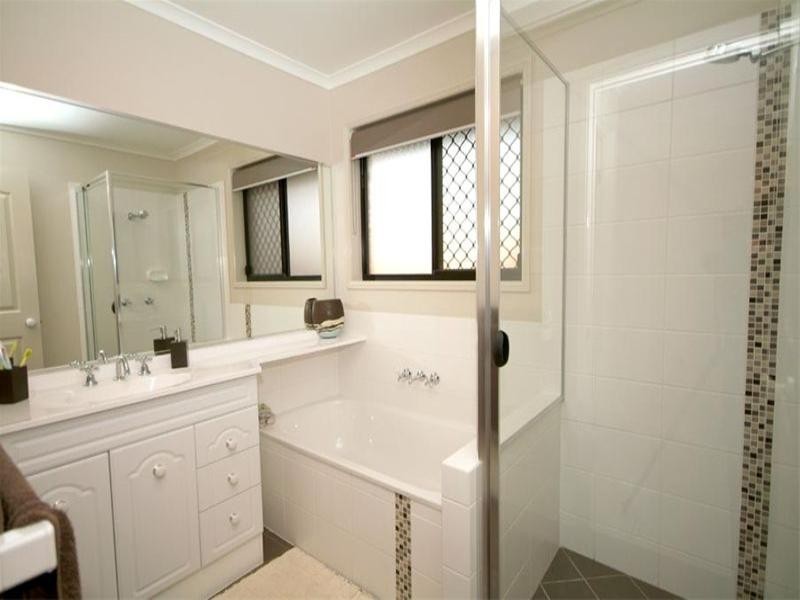 3 Mercedes Drive, Highfields QLD 4352