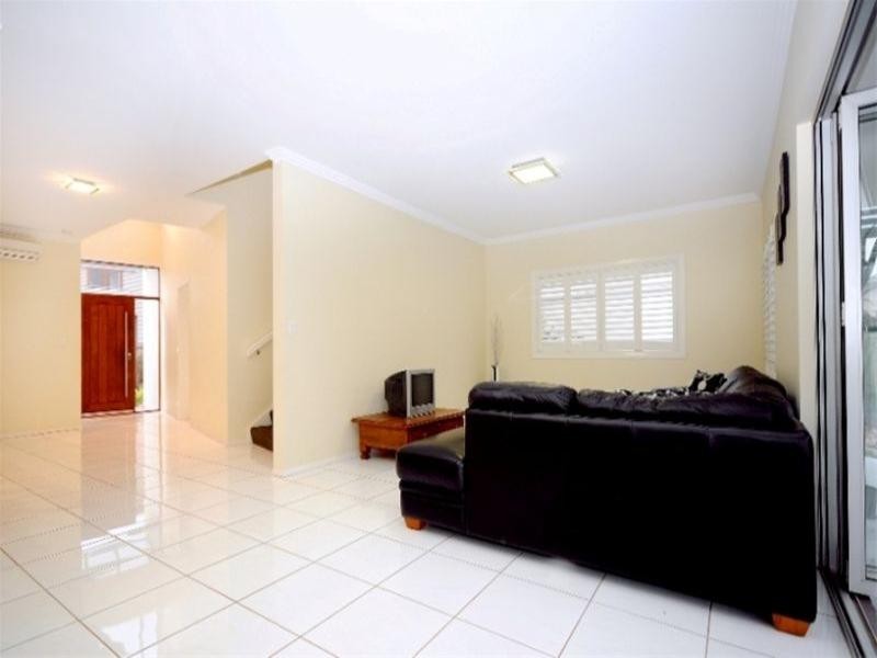 2/26 Andersson Court, Highfields QLD 4352