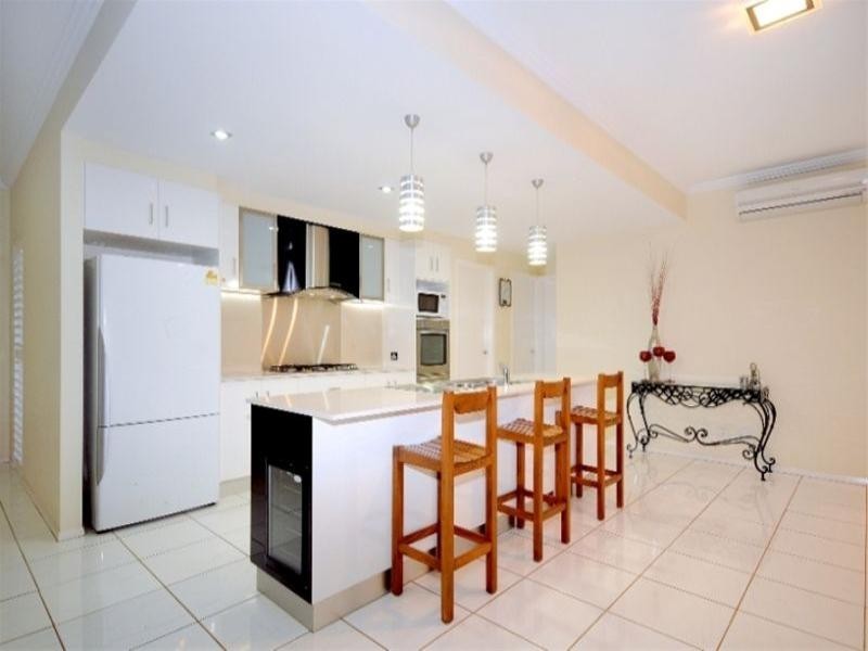 2/26 Andersson Court, Highfields QLD 4352