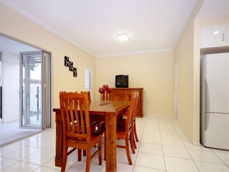 2/26 Andersson Court, Highfields QLD 4352