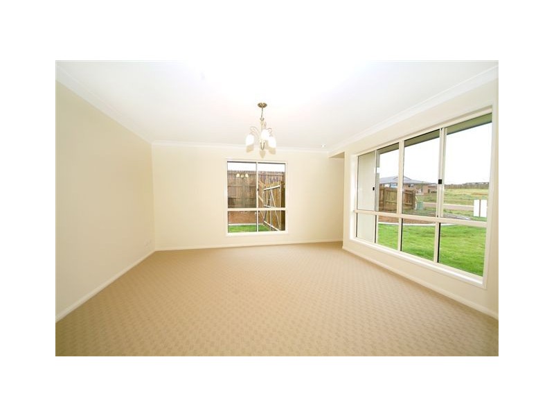 16 Honeyeater Drive, Highfields QLD 4352