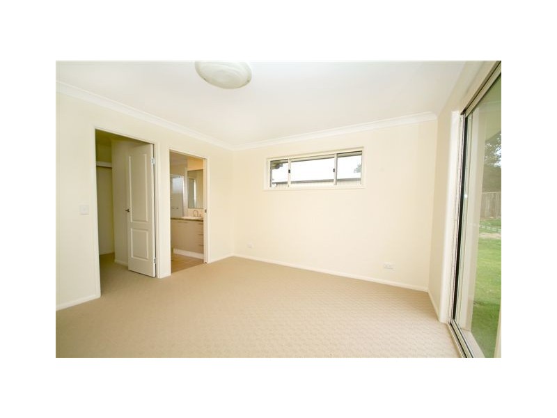 16 Honeyeater Drive, Highfields QLD 4352