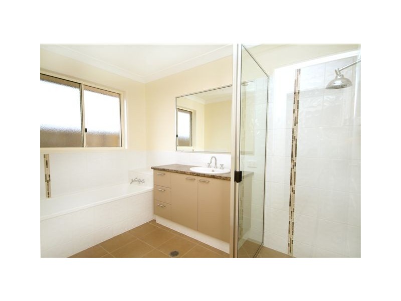 16 Honeyeater Drive, Highfields QLD 4352