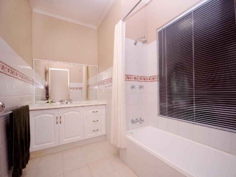 8 Bunya View Drive, Highfields QLD 4352