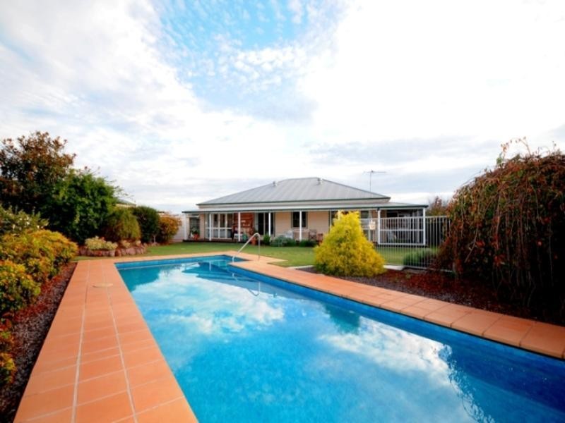 8 Bunya View Drive, Highfields QLD 4352