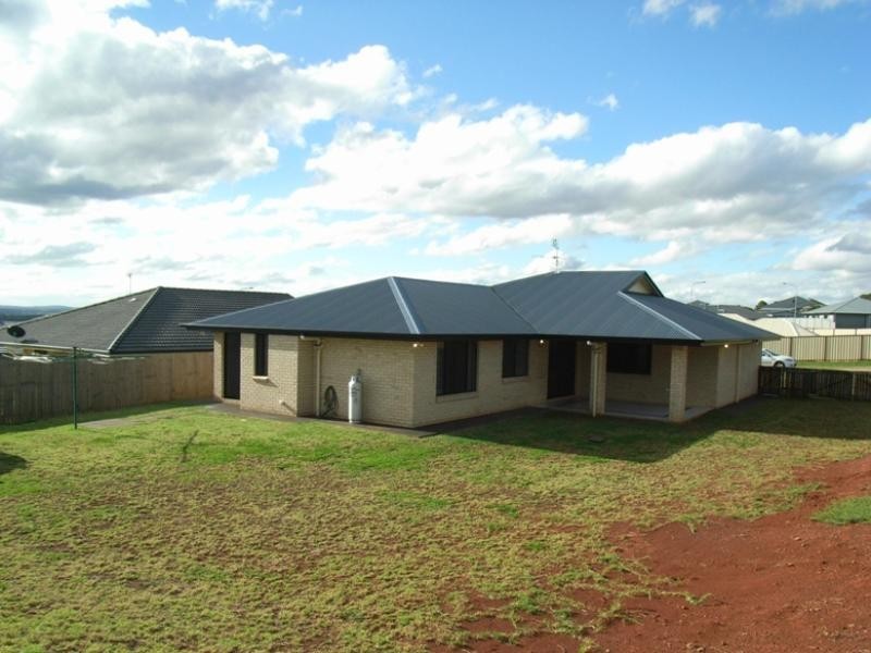 26 Smythe Drive, Highfields QLD 4352