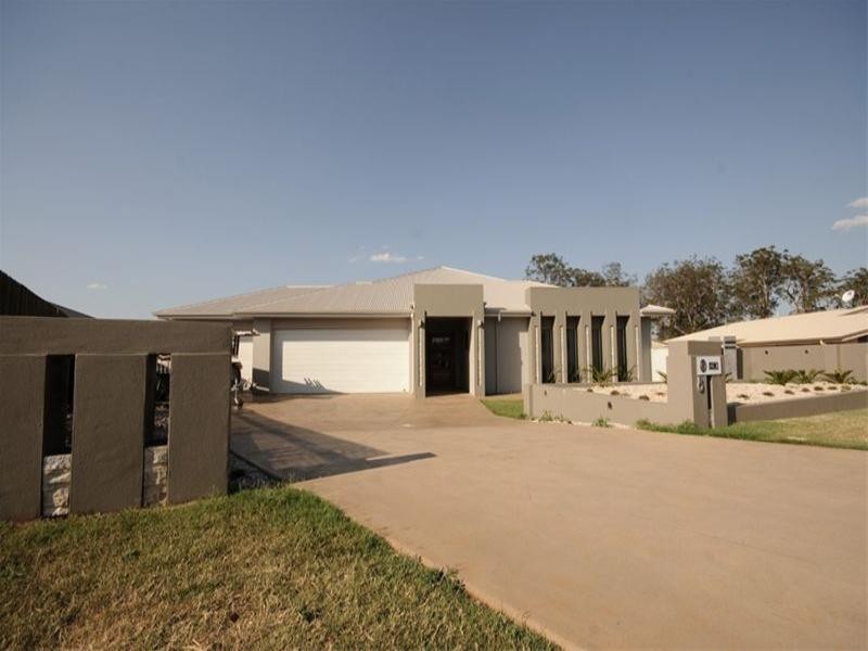 8 Manooka Crescent, Highfields QLD 4352