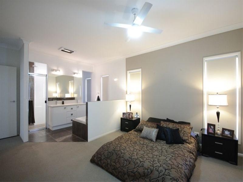 8 Manooka Crescent, Highfields QLD 4352