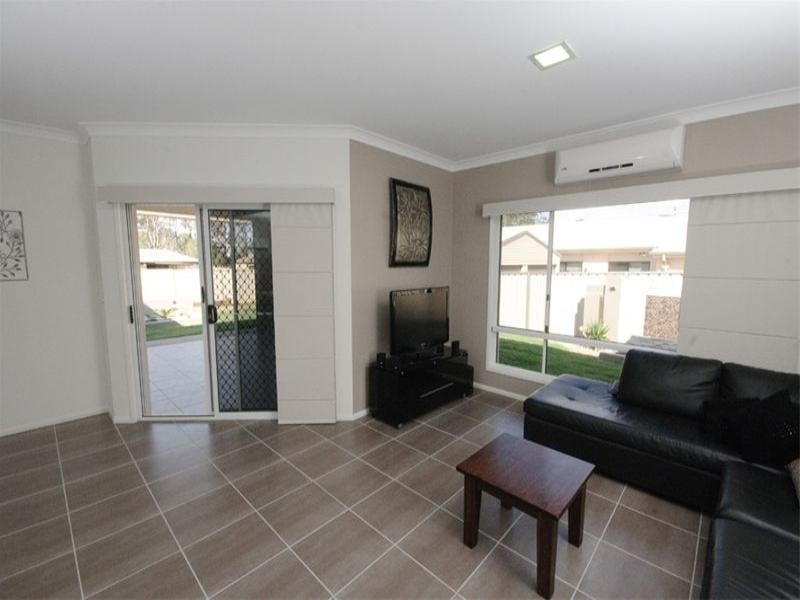 8 Manooka Crescent, Highfields QLD 4352