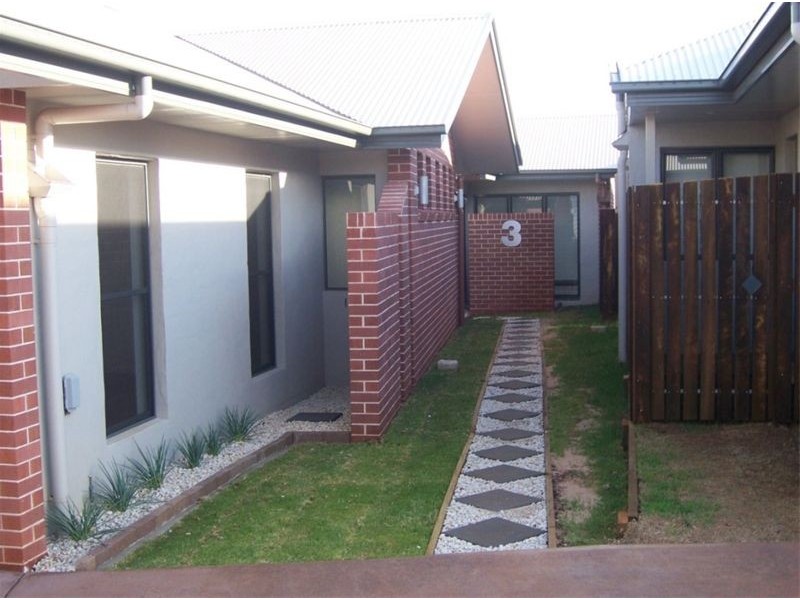 3/11 Susie Court, Highfields QLD 4352