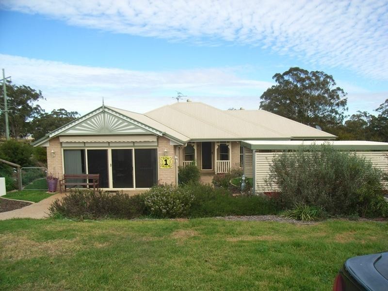 1 Kimdon Crescent, Highfields QLD 4352