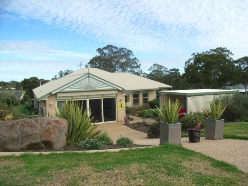 1 Kimdon Crescent, Highfields QLD 4352
