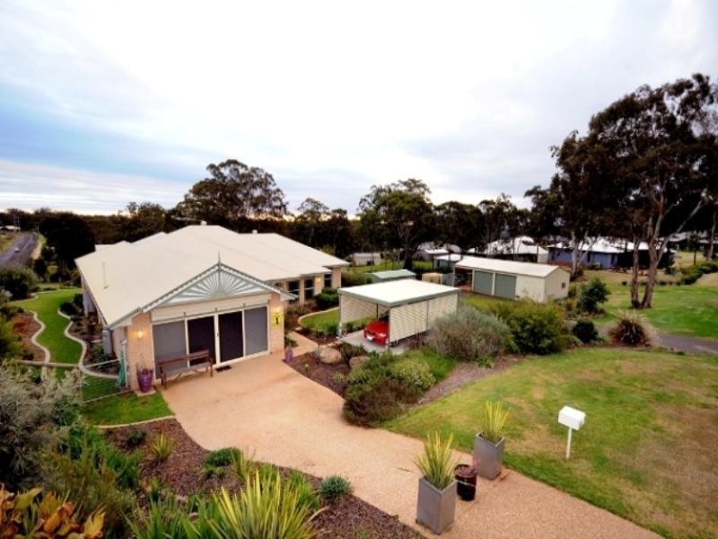 1 Kimdon Crescent, Highfields QLD 4352