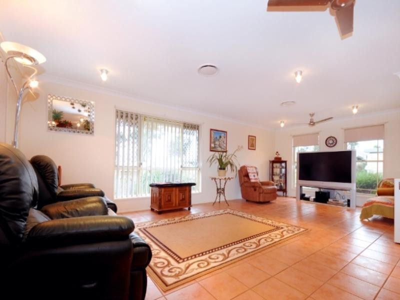 1 Kimdon Crescent, Highfields QLD 4352