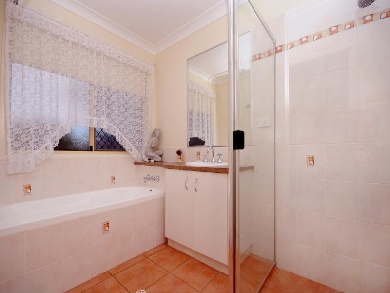 1 Kimdon Crescent, Highfields QLD 4352