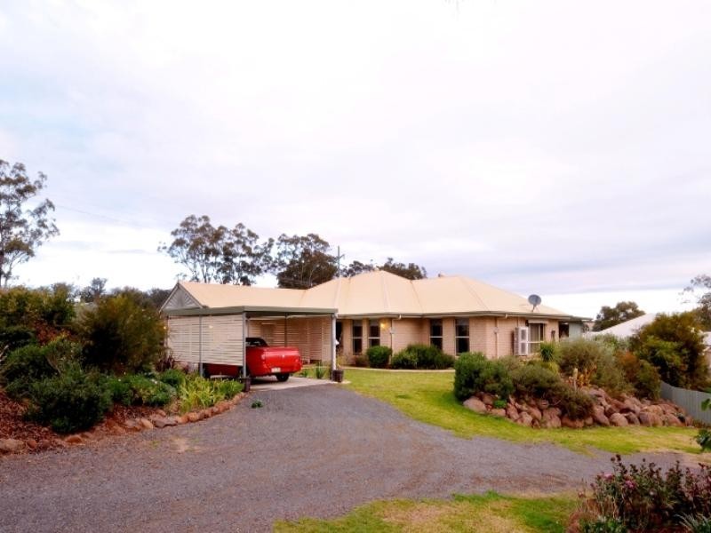 1 Kimdon Crescent, Highfields QLD 4352