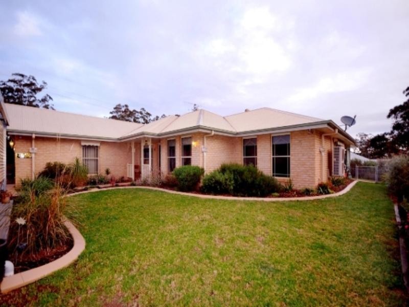 1 Kimdon Crescent, Highfields QLD 4352