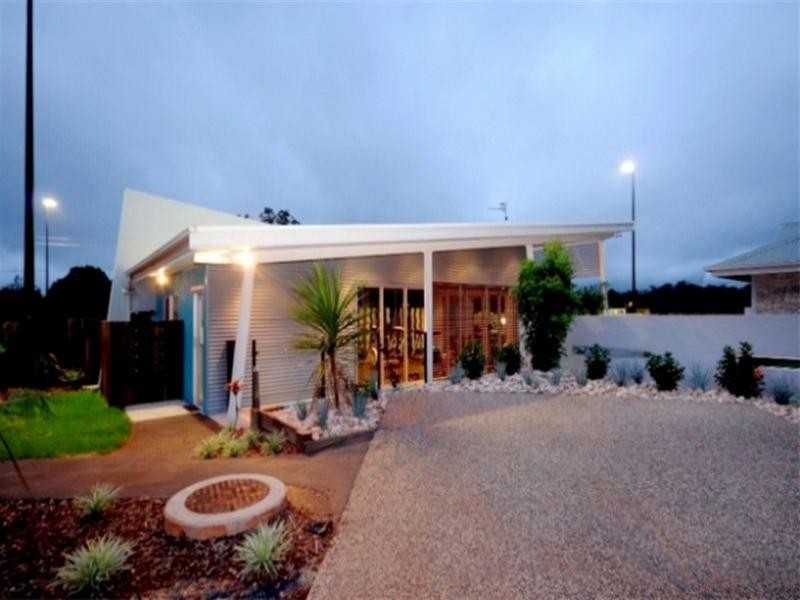 2/26 Andersson Court, Highfields QLD 4352