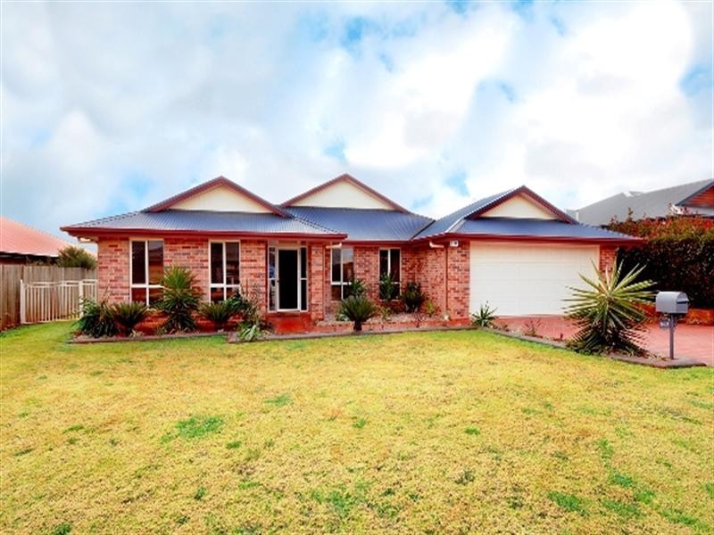 8 Garvan Court, Highfields QLD 4352