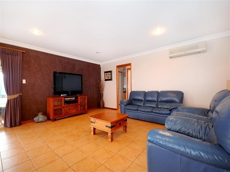 8 Garvan Court, Highfields QLD 4352