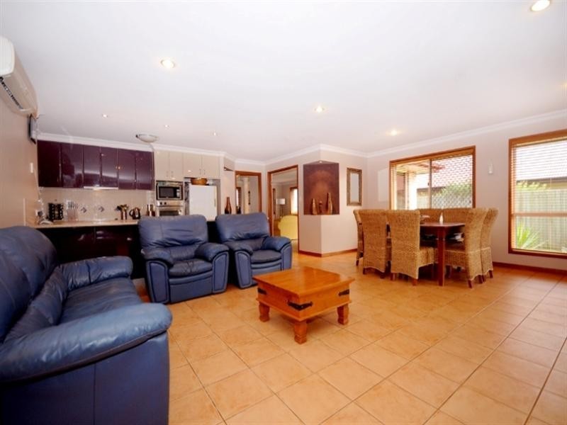 8 Garvan Court, Highfields QLD 4352