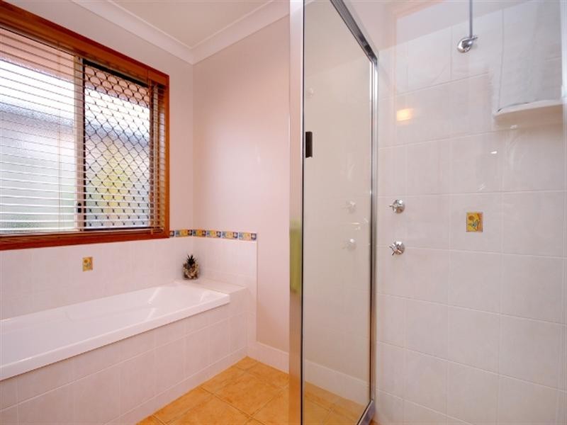 8 Garvan Court, Highfields QLD 4352