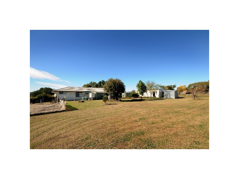 21 Clifford Street, Meringandan West QLD 4352