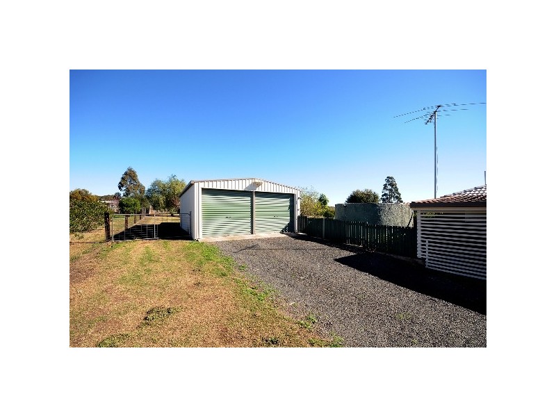 21 Clifford Street, Meringandan West QLD 4352