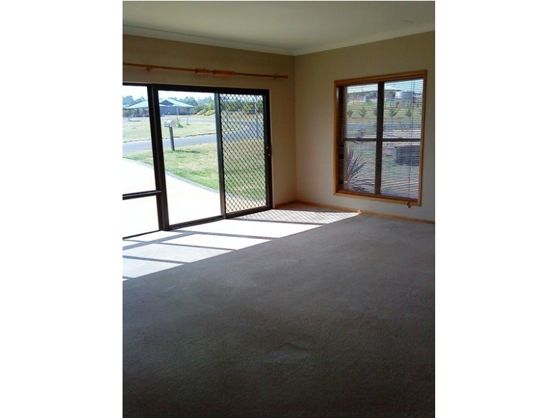 5 Mercedes Drive, Highfields QLD 4352