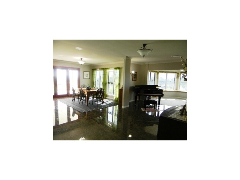 25 Quinlan Road, Blue Mountain Heights QLD 4350