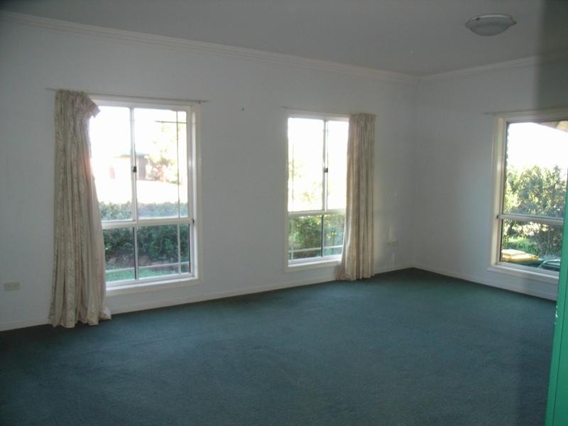 25 Granada Drive, Highfields QLD 4352