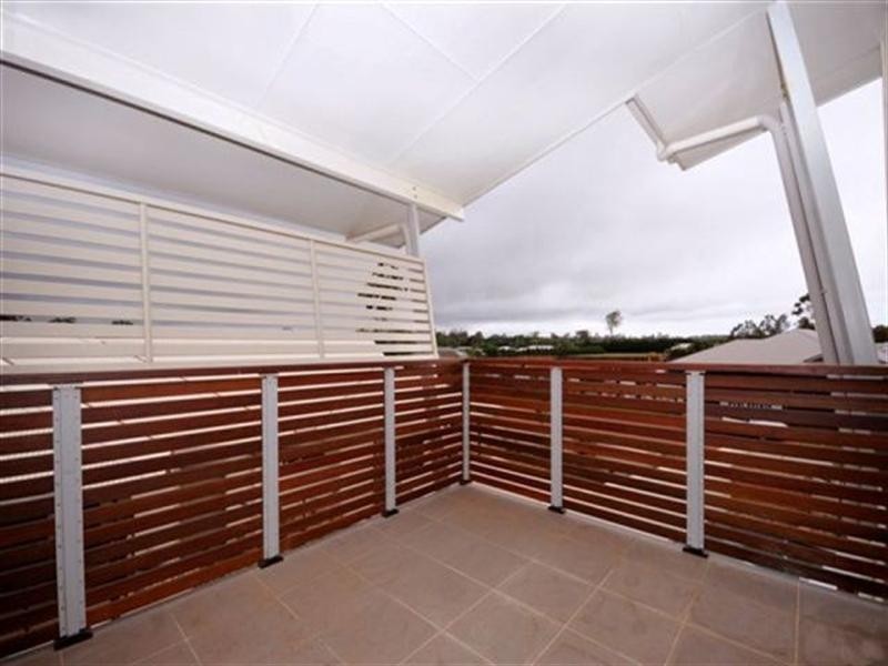 2/26 Andersson Court, Highfields QLD 4352