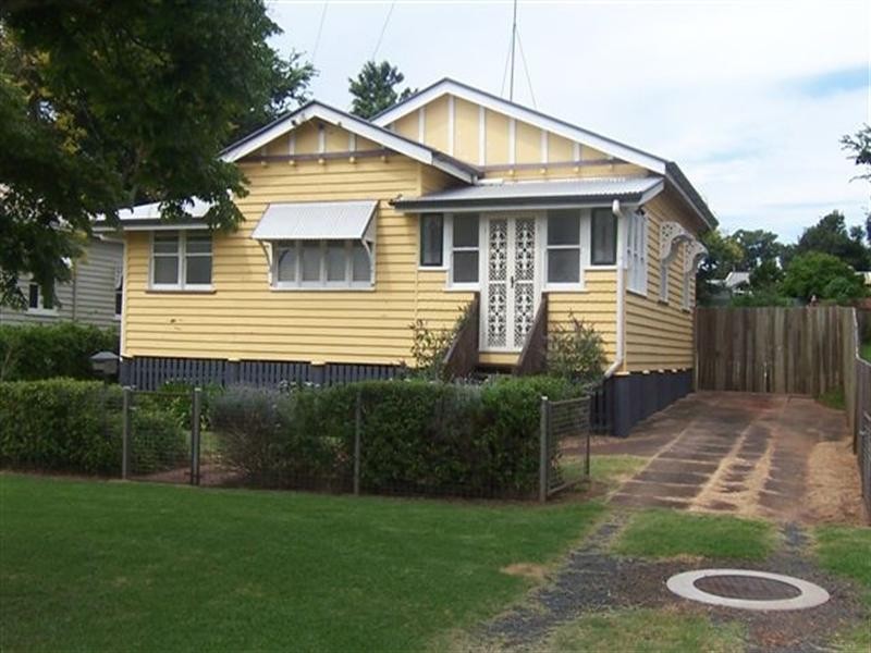 8 Parkinson Street, South Toowoomba QLD 4350