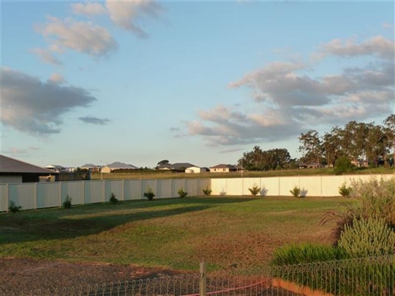 4 Emily Court, Highfields QLD 4352