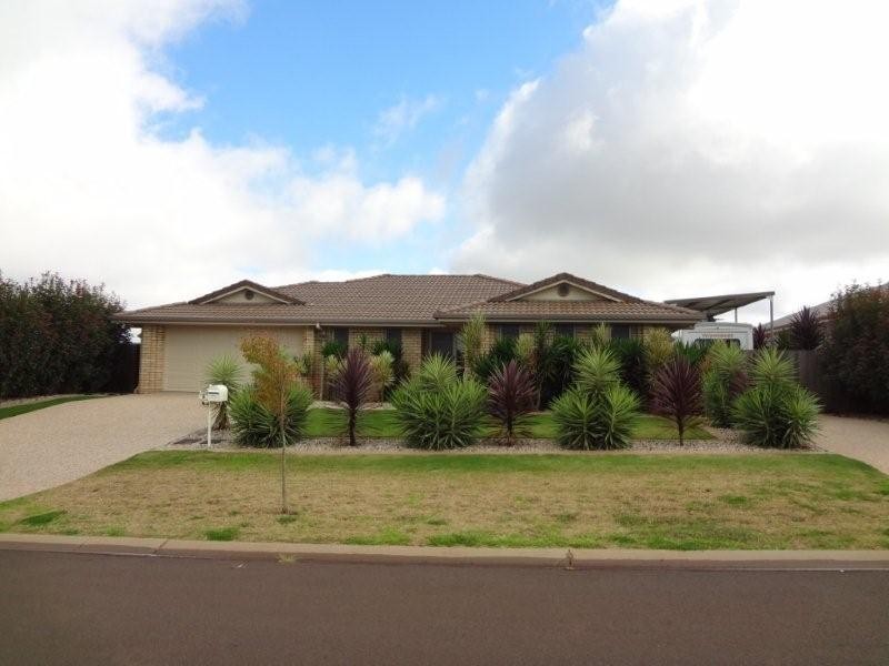 8 Susie Court, Highfields QLD 4352