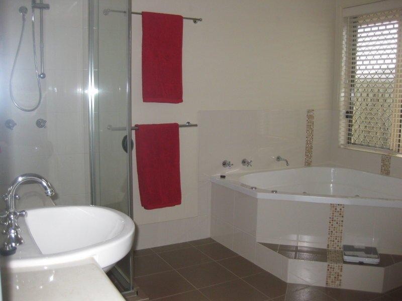 8 Susie Court, Highfields QLD 4352