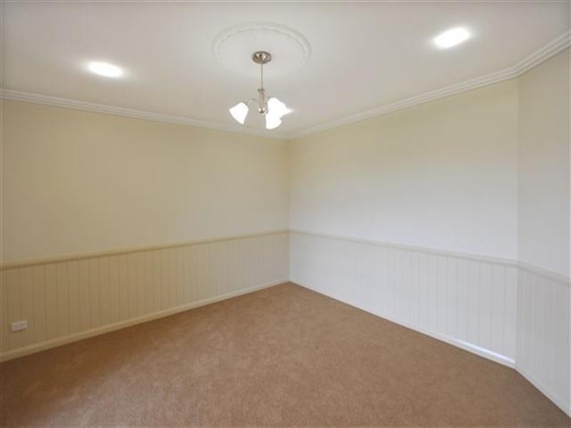 8 Graves Drive, Kearneys Spring QLD 4350