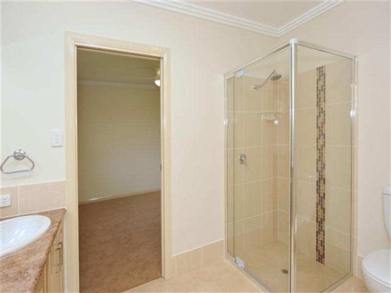 8 Graves Drive, Kearneys Spring QLD 4350