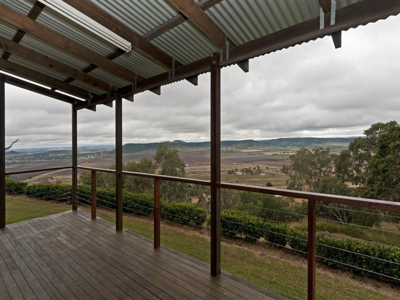 25 Rowland Court, Gowrie Mountain QLD 4350