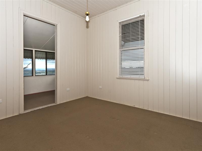 25 Rowland Court, Gowrie Mountain QLD 4350