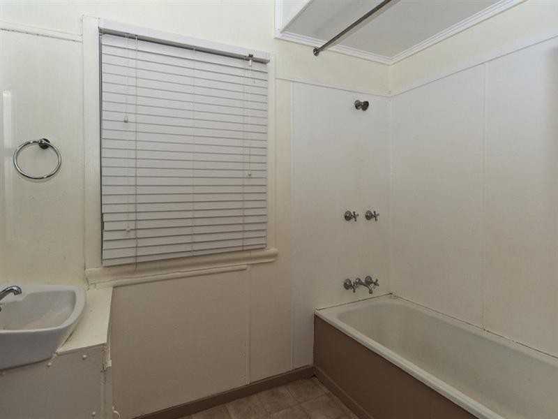 25 Rowland Court, Gowrie Mountain QLD 4350