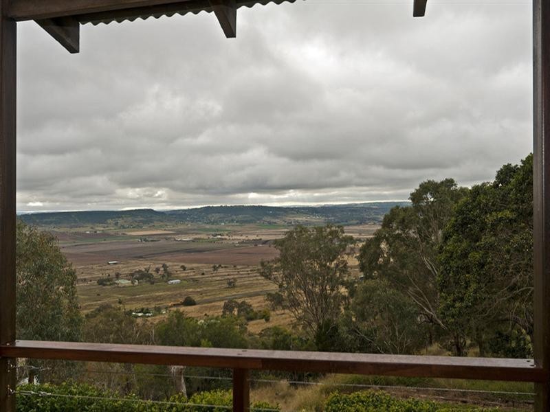 25 Rowland Court, Gowrie Mountain QLD 4350