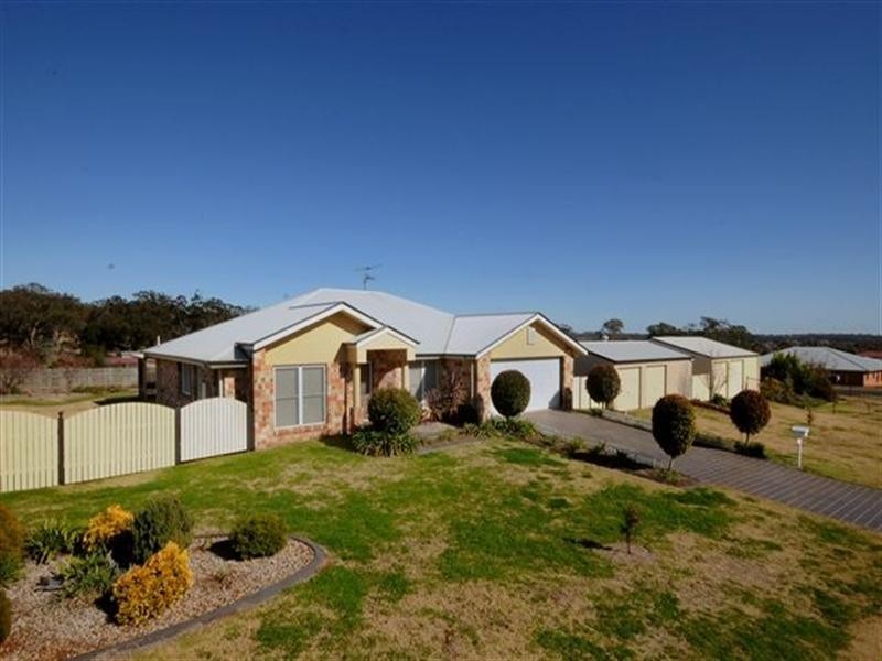 1 Angus Street, Highfields QLD 4352