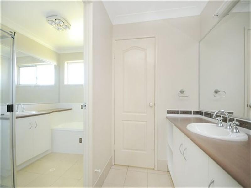 1 Angus Street, Highfields QLD 4352