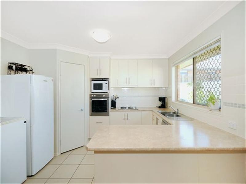 8 Campbell Drive, Highfields QLD 4352