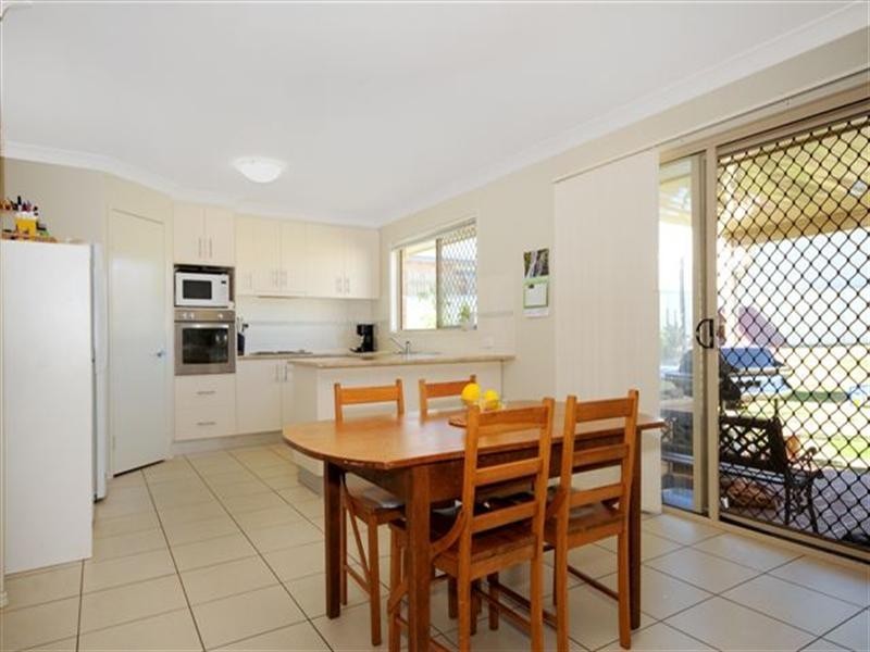 8 Campbell Drive, Highfields QLD 4352