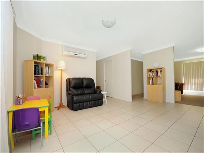 8 Campbell Drive, Highfields QLD 4352